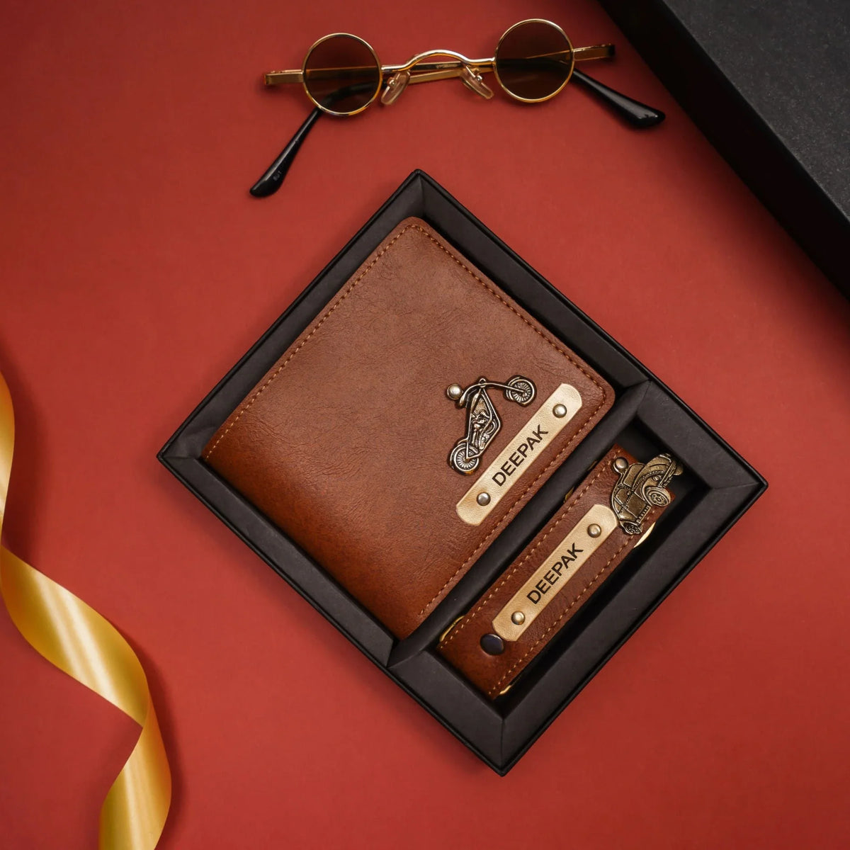 Get ready to turn heads with our customized men's combo, made from top-quality leather and available in a variety of colors and styles. With the option to personalize with your choice of initials, monogram, or design, this combo is both functional and stylish.