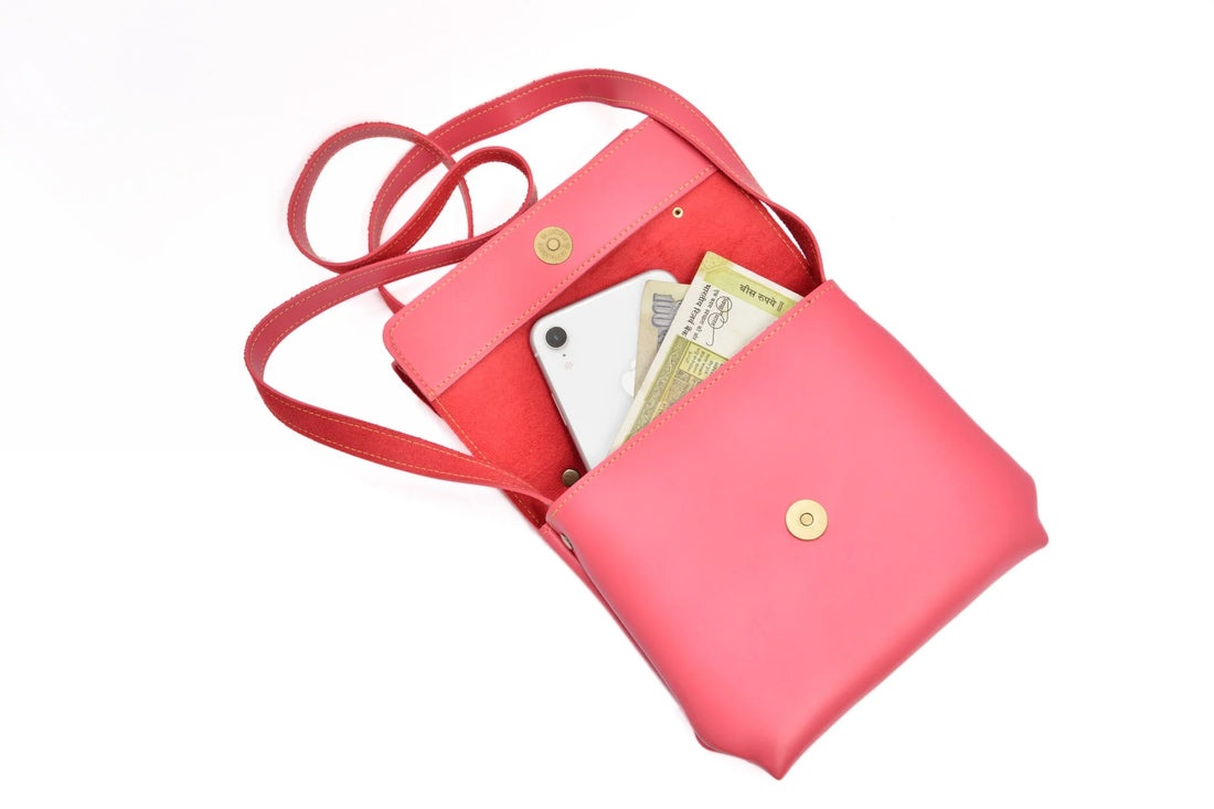Make a fashion statement with our personalized sling bags that feature magnetic buttons and detachable straps, ensuring maximum convenience and flexibility.